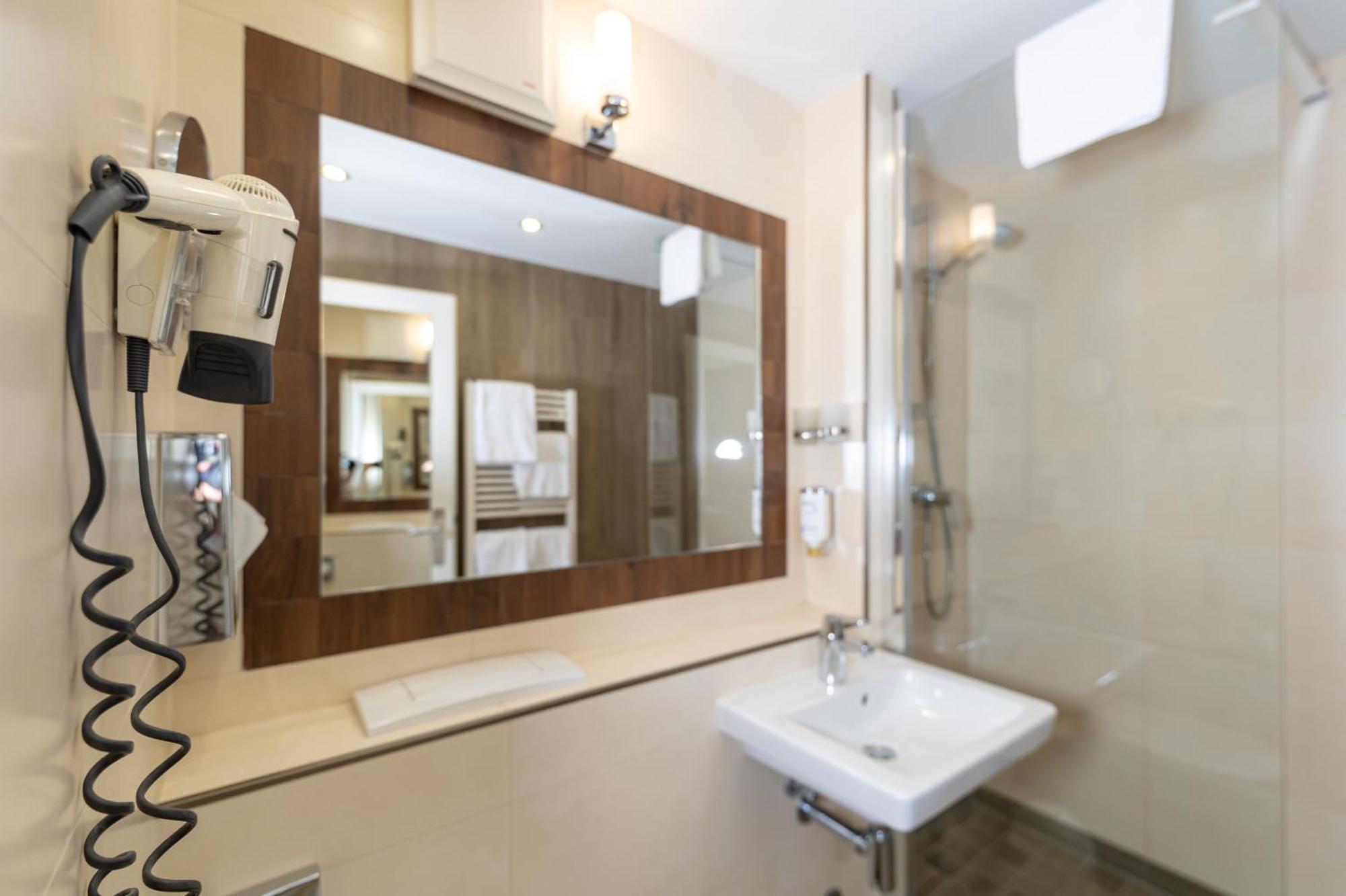 Akzent Hotel Am Goldenen Strauss Görlitz Buitenkant foto