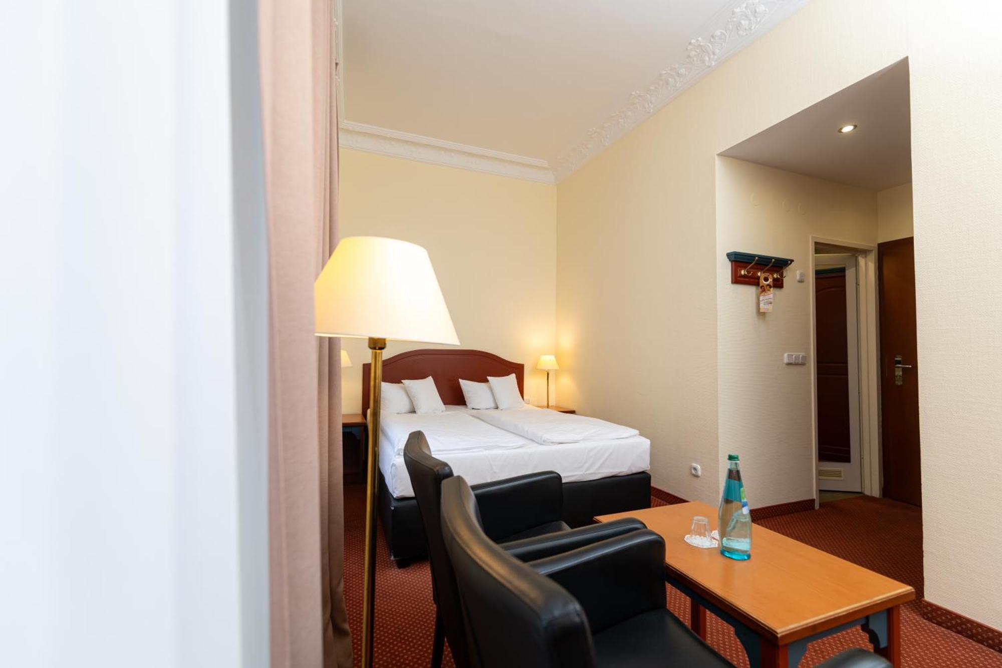 Akzent Hotel Am Goldenen Strauss Görlitz Buitenkant foto