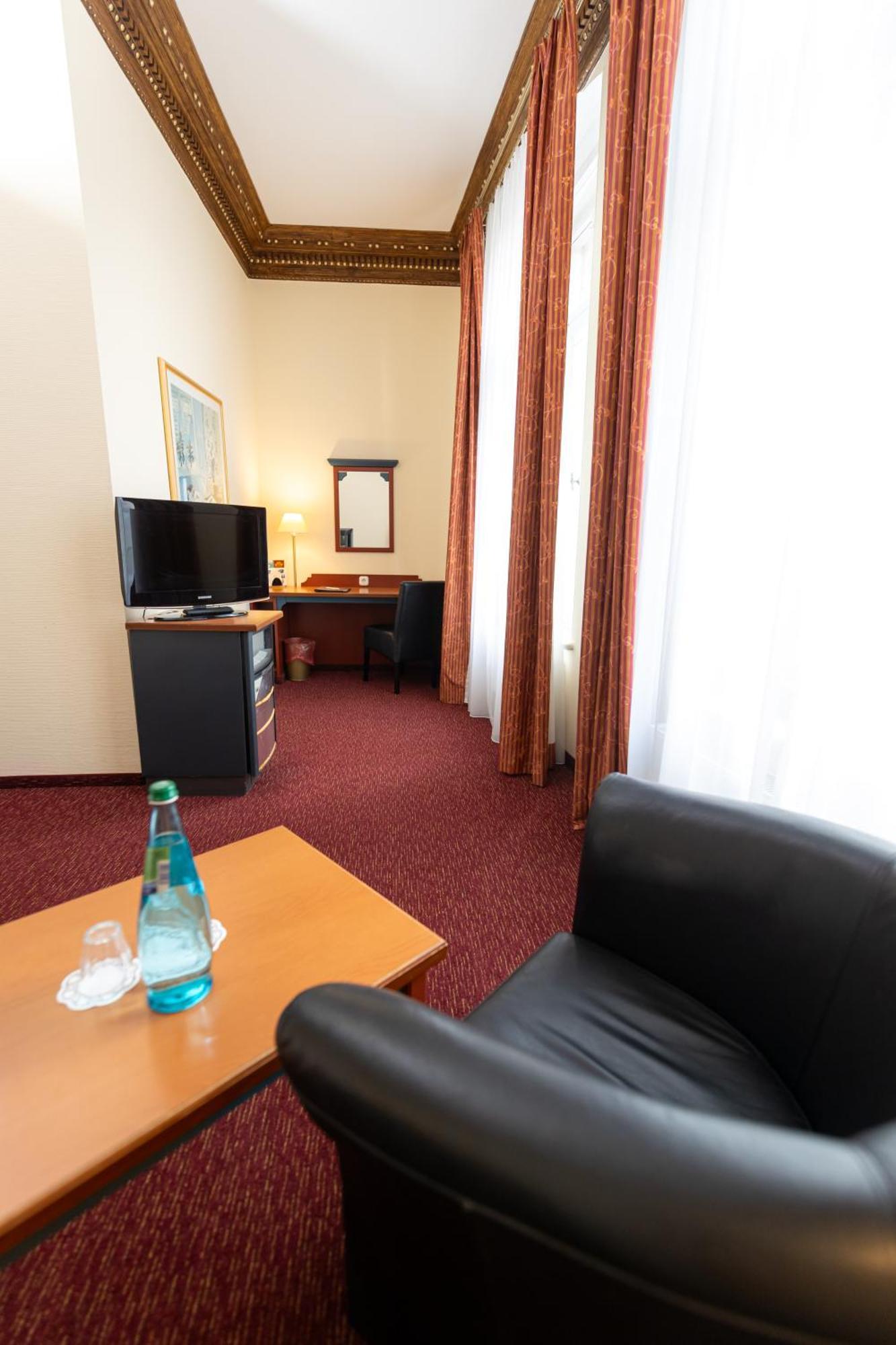 Akzent Hotel Am Goldenen Strauss Görlitz Buitenkant foto