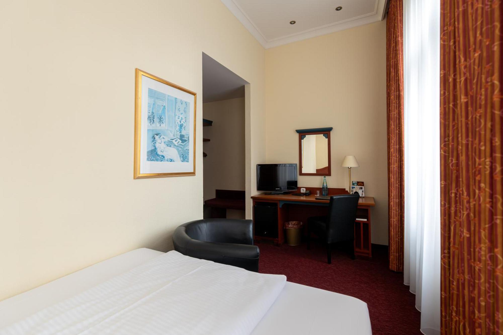 Akzent Hotel Am Goldenen Strauss Görlitz Buitenkant foto