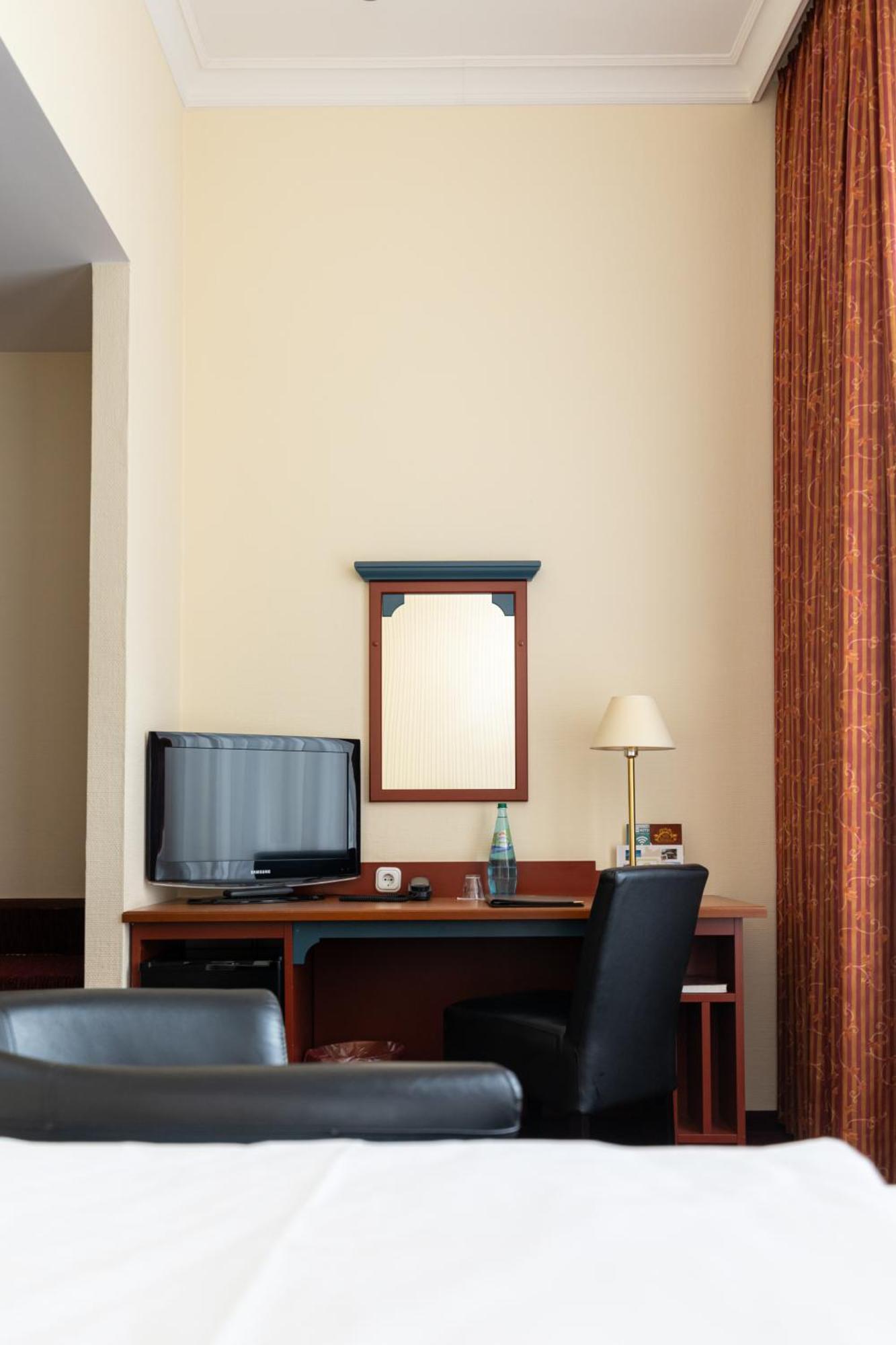 Akzent Hotel Am Goldenen Strauss Görlitz Buitenkant foto